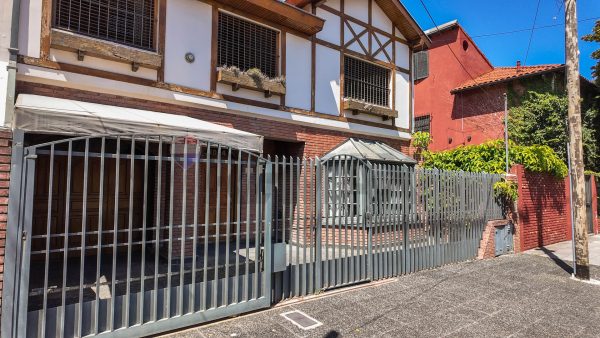 House for Sale with Garden, Pool and Garage, San Isidro