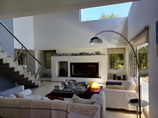 Venta casa moderna en Barrio Laguna del Sol, Tigre