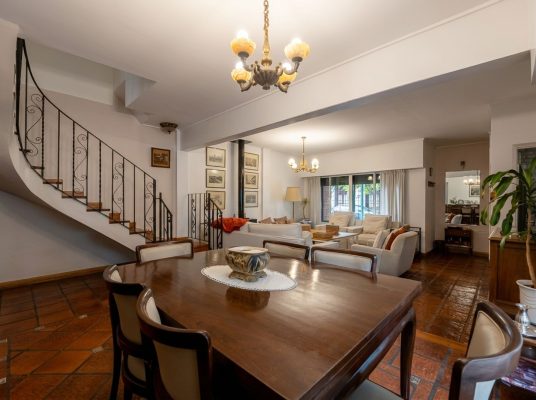 House for Sale 5 Rooms San Isidro Excellent Condition