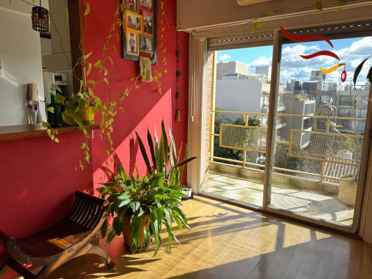 Sale 3 Rooms Victoria, Mortgage Eligible, Balcony