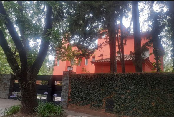 Sale House With 7 Rooms And Parking In San Isidro