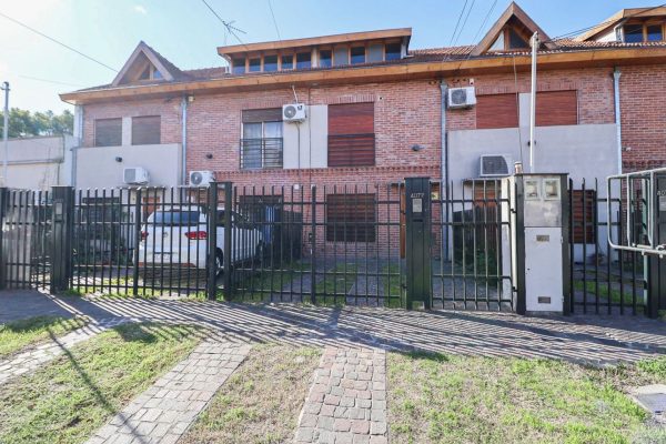 For Sale: 4-Room Penthouse with Parking - Villa Adelina