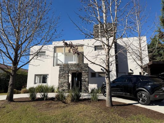 Venta Casa 6 Amb /Pileta B° San Marcos Villanueva