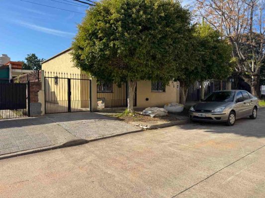 Casa en Virreyes a 2 cuadras de Ramal Tigre .