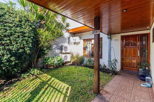 Casa En Venta En Martinez Con Cochera Y Jardin