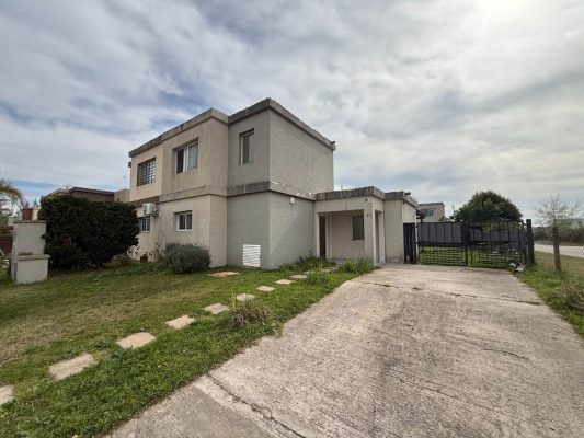 For Rent House In "Casas De Santa Ana"