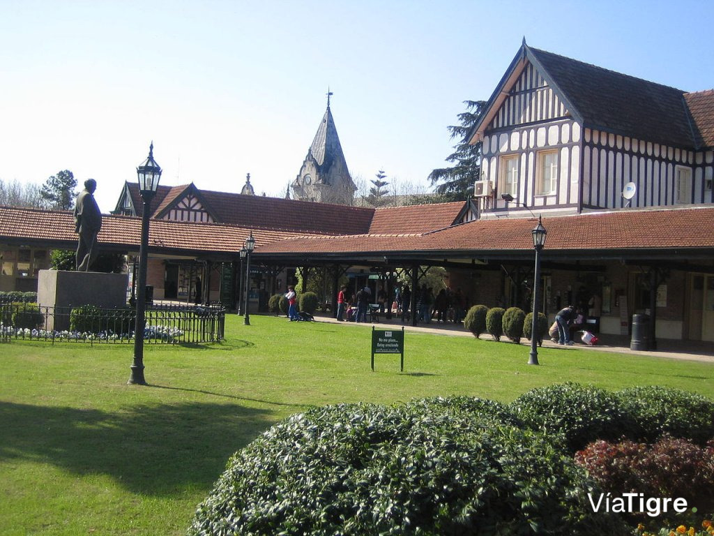Tigre Fluvial Station Gardens