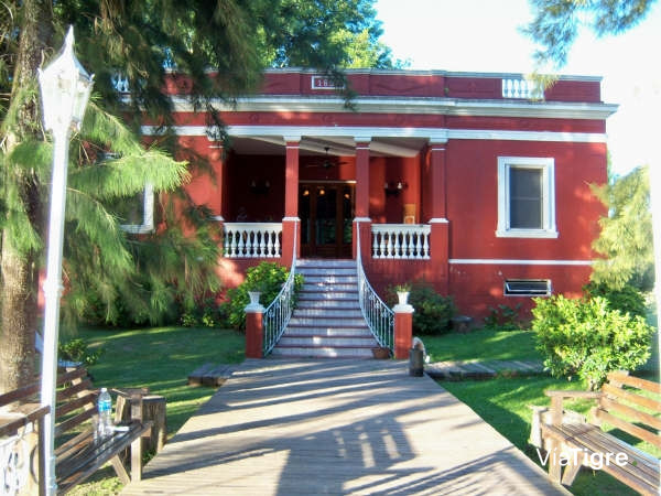 La Casona y muelle.